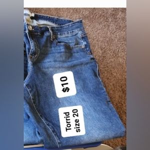 Torrid capri jeans